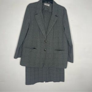 Alfred Dunner Size 16 Petite Gray plaid skirt and blazer